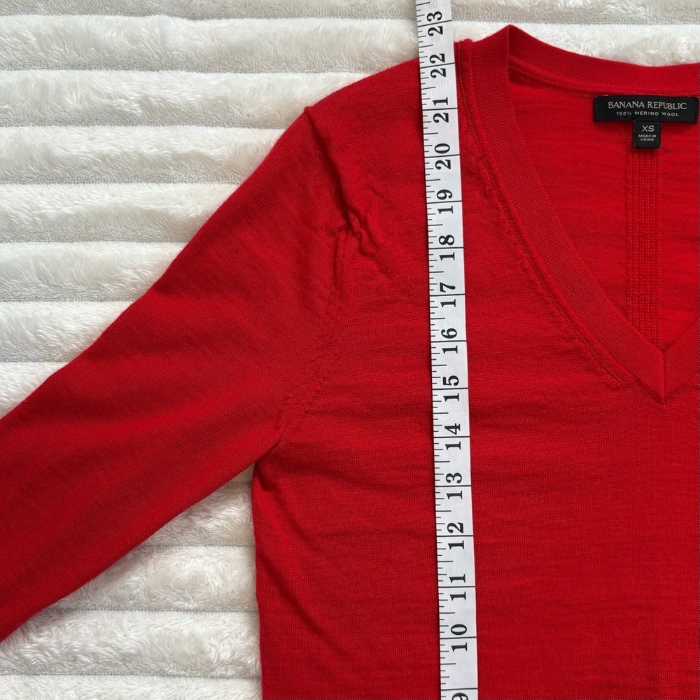 BANANA REPUBLIC 100% Extra Fine Merino Wool V-Neck Sweater Red XS - Picture 6 of 7